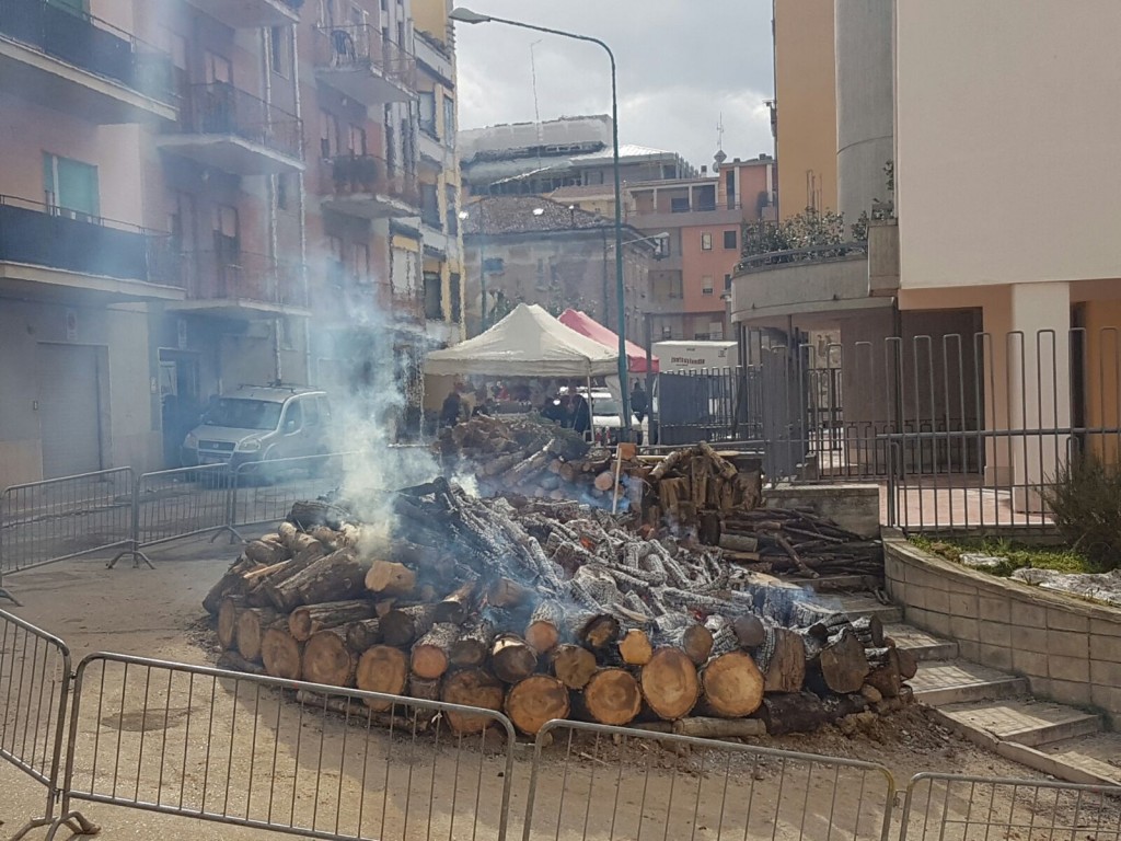 Sant Antonio Abate Tutto Pronto Per Rinnovare Il Rito Del Fuoco