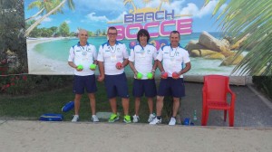 La rappresentativa di beach bocce: i vinchiaturesi Perrella, Iacobucci, Puzo e Lanzillo