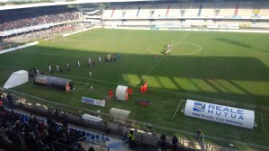 L'ingresso in campo delle due squadre