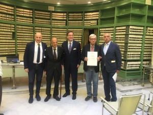 Luigi Iosa e il parterre dei premiati e dei relatori del Premio "Donato Menichella"